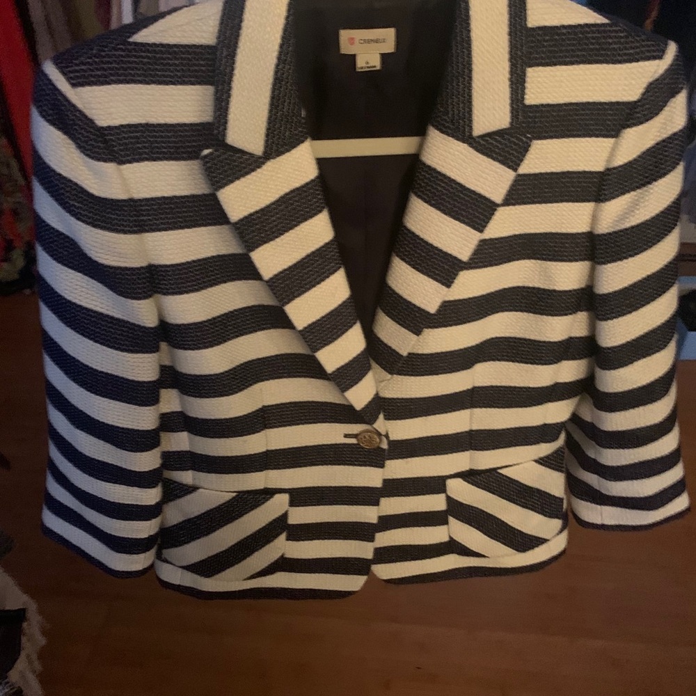 Jackets - Picture 14 of 16